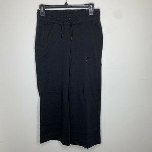 NWT Nike Womens XS Black Loose Fit Capri Sweatpants MSRP $60